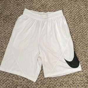 Nike basketball shorts medium